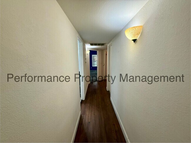 Building Photo - Beautiful 3 Bed/2 Bath NW Bakersfield Home w/ RBP/Pest Control, Pool & Solar