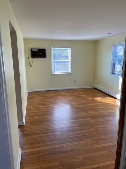 LR - 26 Birchwood Dr
