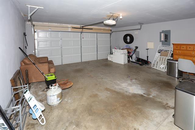 Building Photo - 1615 Bur Oak Dr