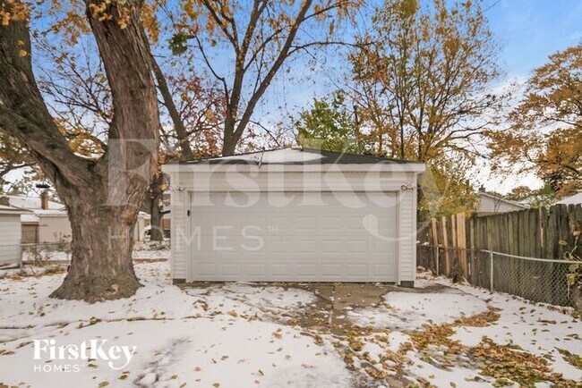 Building Photo - 14525 Dobson Ave