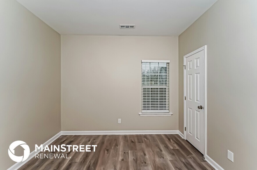 Building Photo - 1008 Lexington Dr