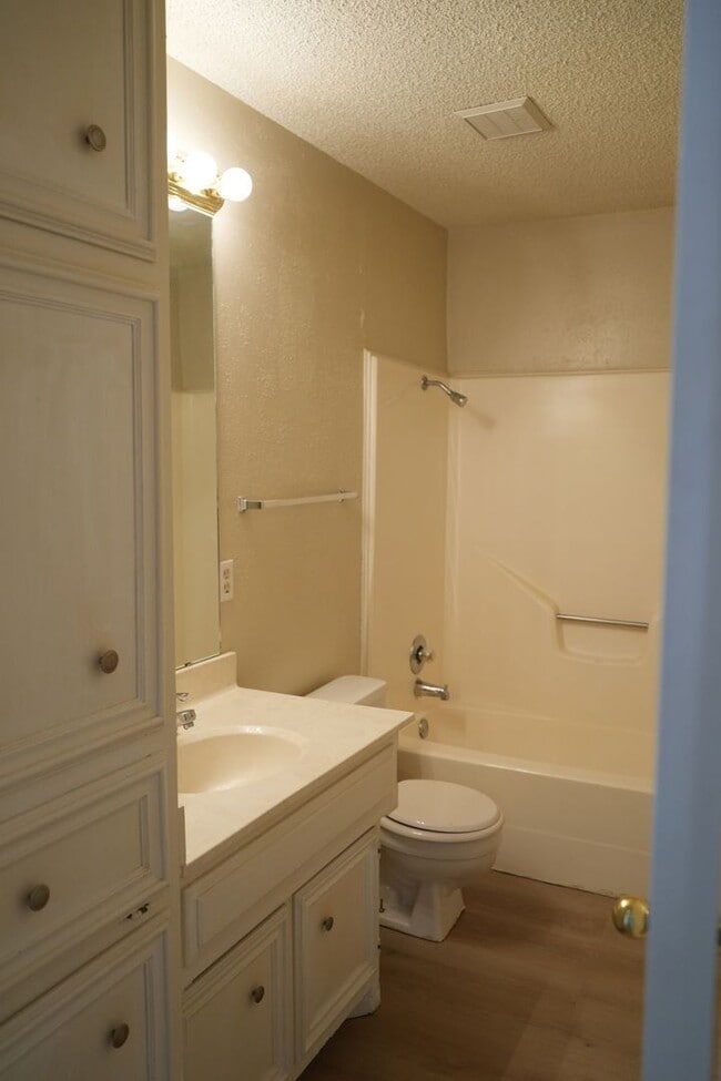 Building Photo - Southwest Lubbock 3 Bedroom