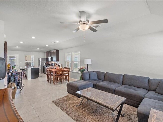 Building Photo - 200 Grapefruit Rd