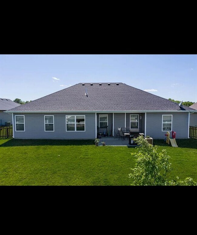 Building Photo - 5610 Abercorn Dr