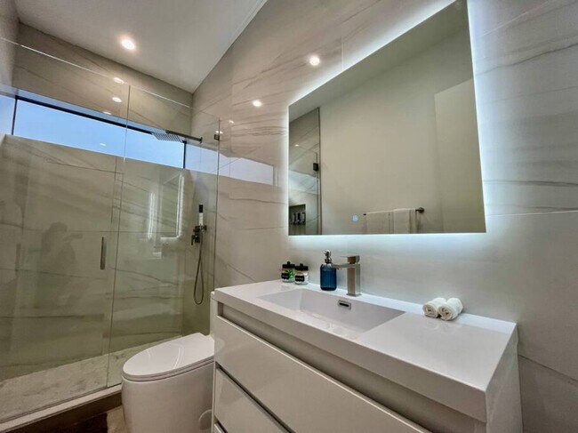 Building Photo - 648 NE 16th Terrace