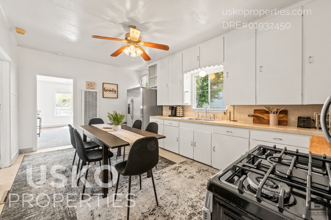 Building Photo - 808 Main St