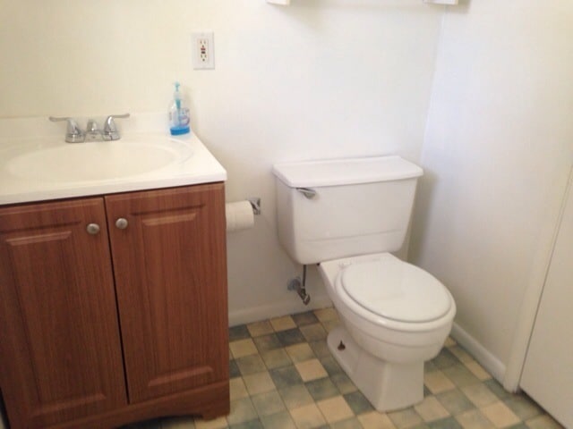 Building Photo - Great Brick Rambler for Rent in Washington Terrace