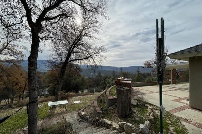 Building Photo - Large, well cared for, single family,  3/2 with Garage