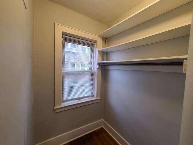 Building Photo - 1615-1625-1625 East Ave