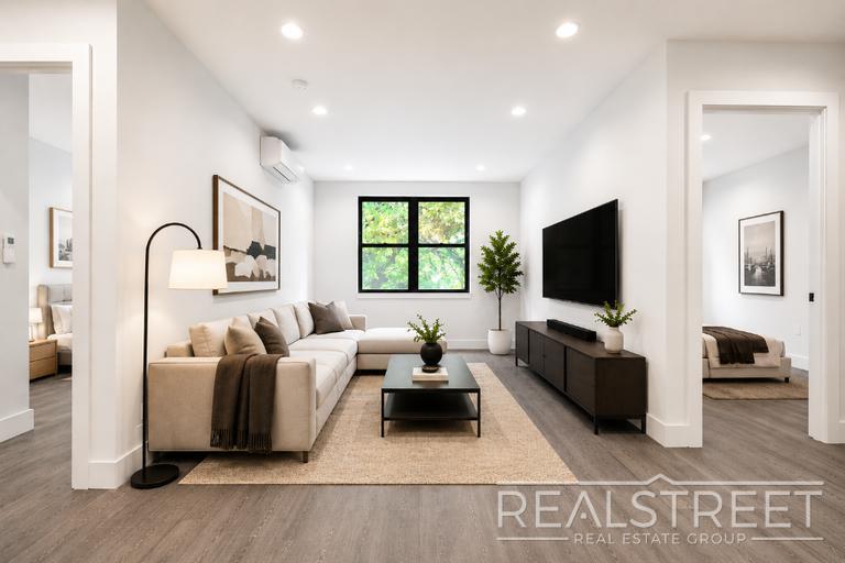 Building Photo - Grand Spacious 2 Bed in Prime Crown Heights