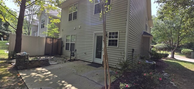 Building Photo - Great gated community near Wake Forest