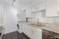 Building Photo - 433 S Manhattan Pl