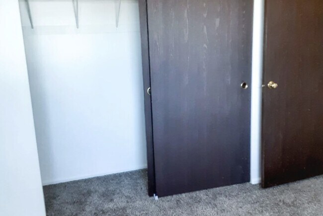 Building Photo - 636 Berry Ln