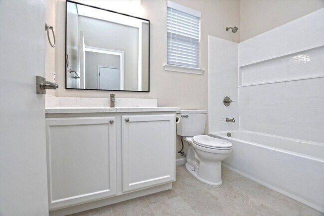 Building Photo - 405 Dawson Trail