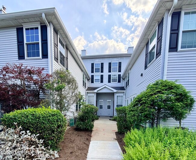 Building Photo - 743 Banyan Ct