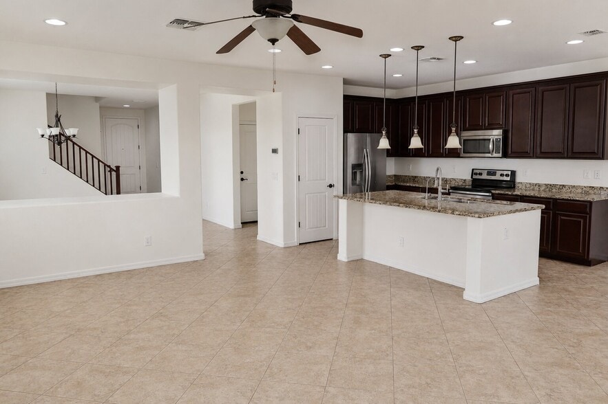 Building Photo - 1131 E Binner Dr