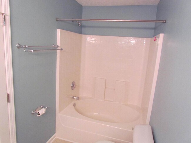 Building Photo - "Charming 2-Bed Oasis with 2.5 Baths in Nashville's Heart - 1,234 Sq Ft of Comfort!" End Unit
