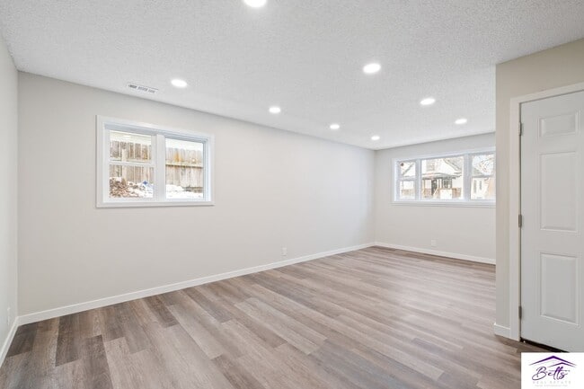 Building Photo - DUDLEY DUPLEX