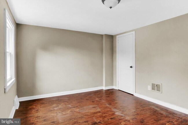 Building Photo - 1466 S 13th St