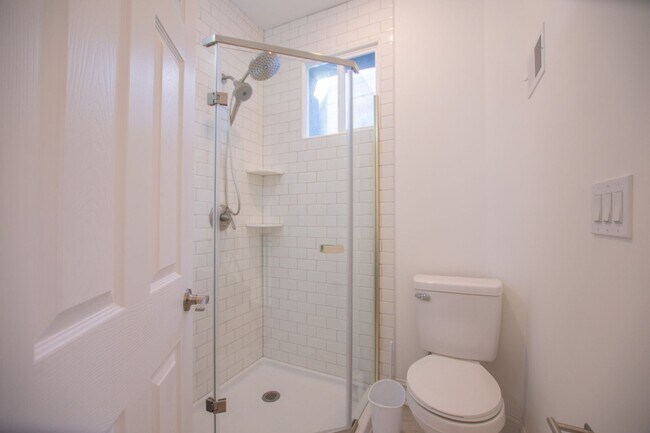 Building Photo - Renovated South Philadelphia Rowhome