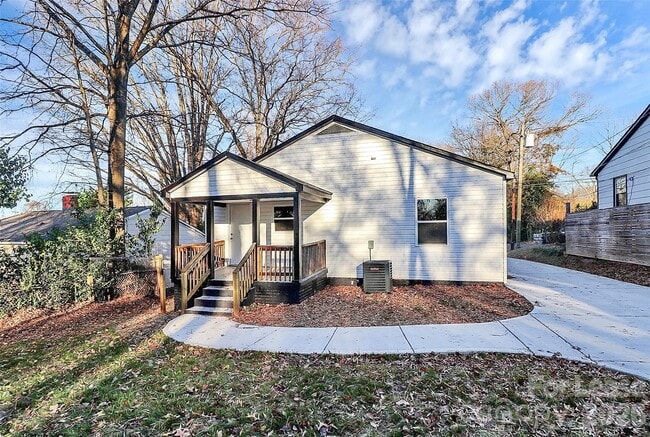 Building Photo - 1521 Effingham Rd