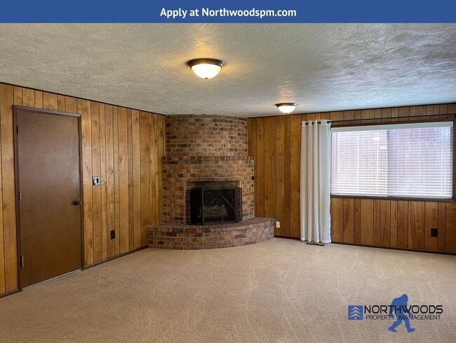 Building Photo - Very Nice 3 Bedroom 2 Bath Home-Located on a Corner Lot