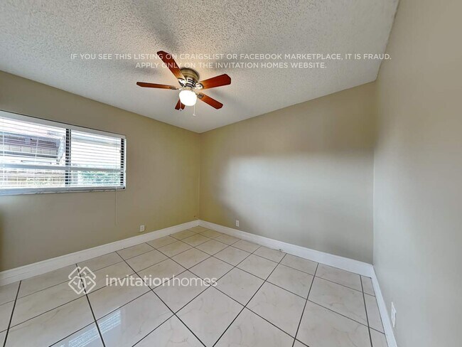 Building Photo - 11520 Whisper Sound Dr