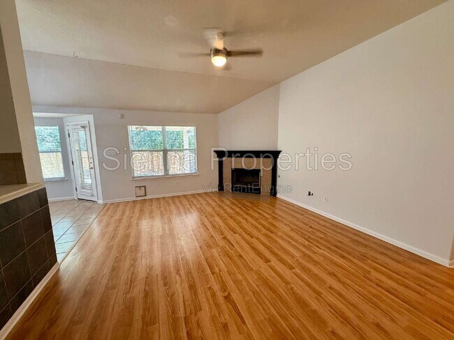 Building Photo - 1517 Hawk Dr