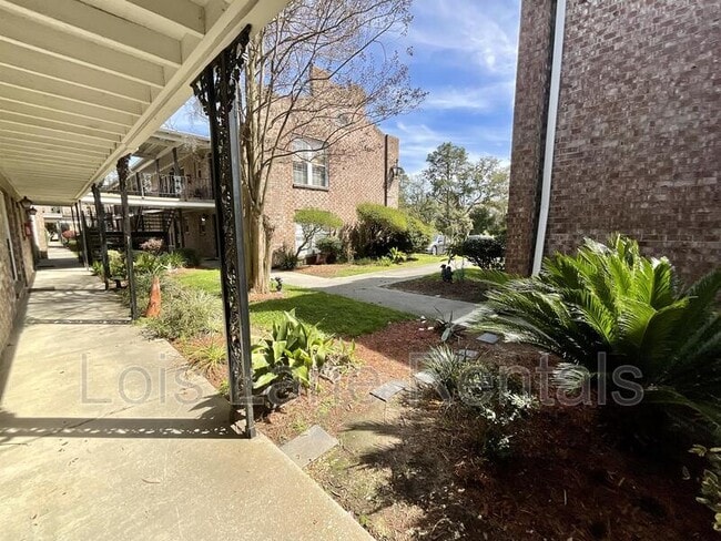 Building Photo - 867 Colony Dr