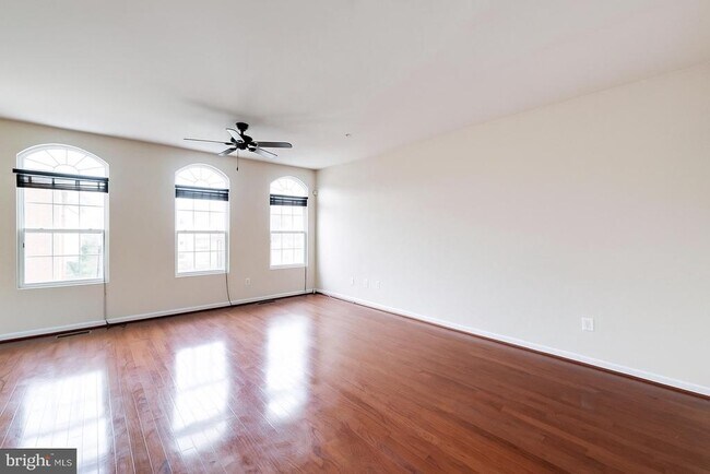 Building Photo - 2939 Sedgemore Pl