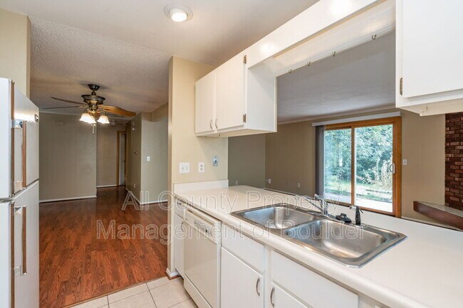 Building Photo - 819 Elliott St