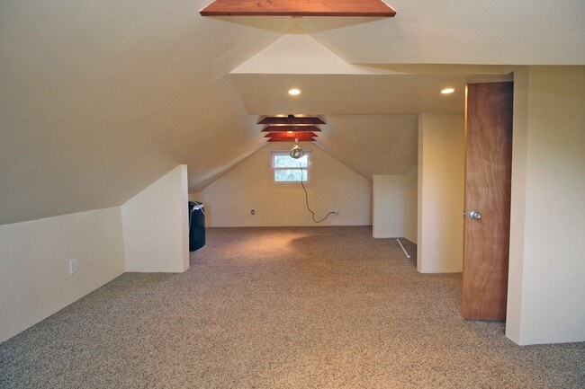 Building Photo - 1005 NE 58th Ave