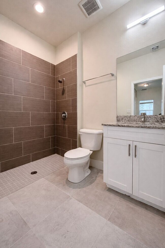 Building Photo - 3221-3409-3409 SW 8th Pl