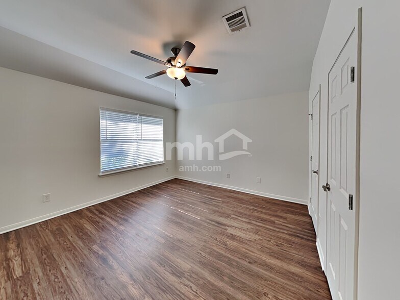 Building Photo - 13210 Ambrosa Dr