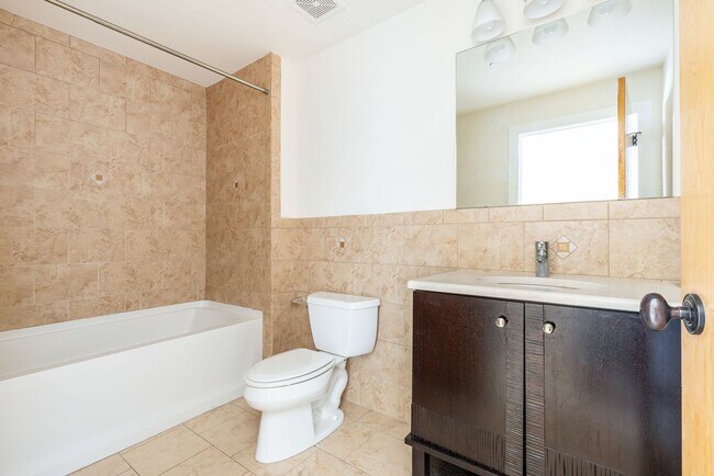 Building Photo - Beautiful 2 Bedroom