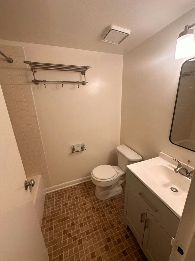 Building Photo - 2204 Castle Rock Square