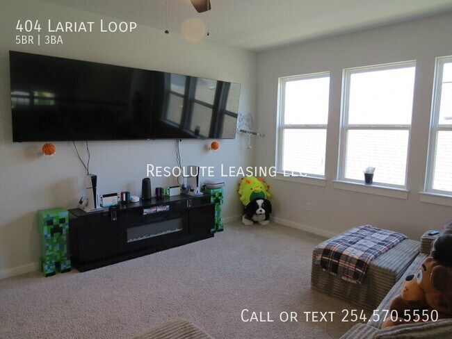 Building Photo - 404 Lariat Lp