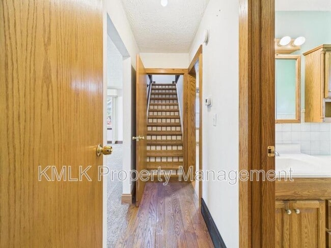 Building Photo - 975 Glenwood St NE