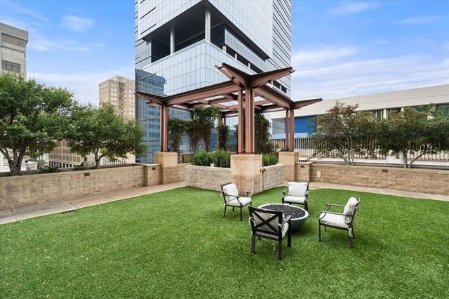 Building Photo - 500 Throckmorton St