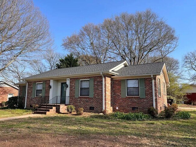 Building Photo - 102 Woodcliff Ct