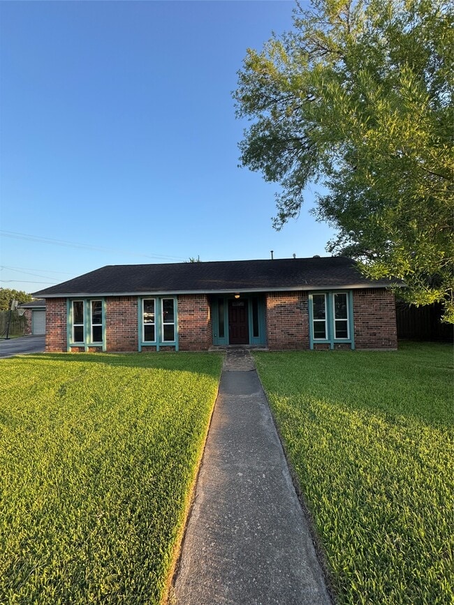 Building Photo - 16510 Oxnard Ln