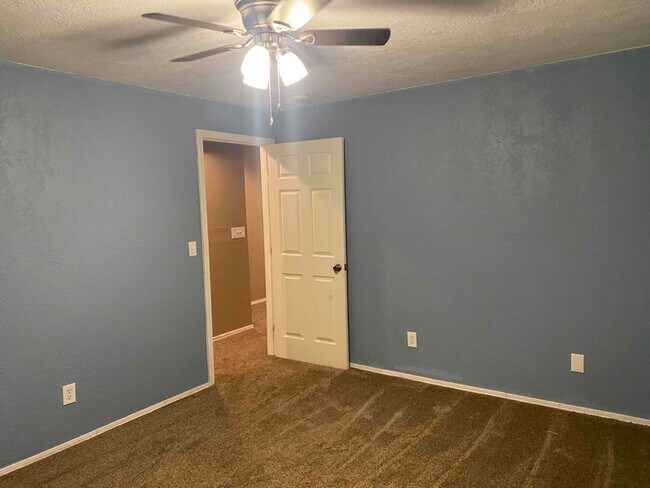 Building Photo - 10756 Deer Meadow Cir