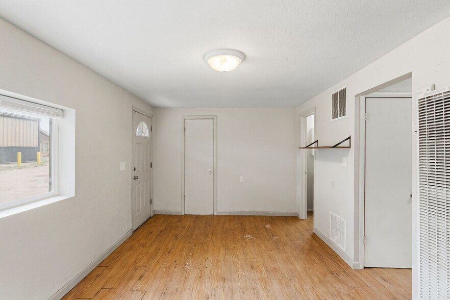 Building Photo - 303 N Santa Fe Ave