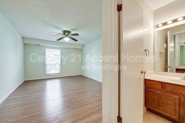 Building Photo - 9941 Oakton Terrace Rd