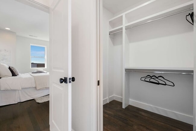 Building Photo - 1806 Lischey Ave