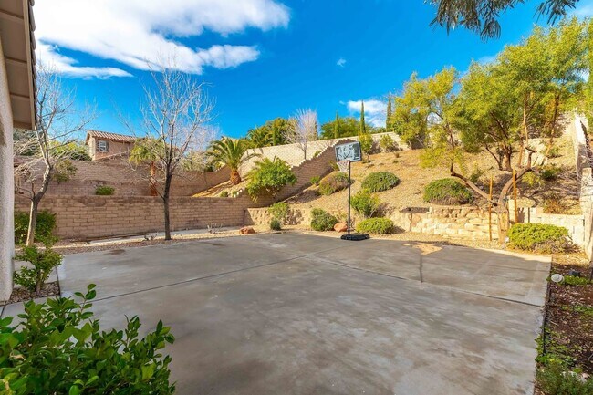 Building Photo - Summerlin West Resort Style Home