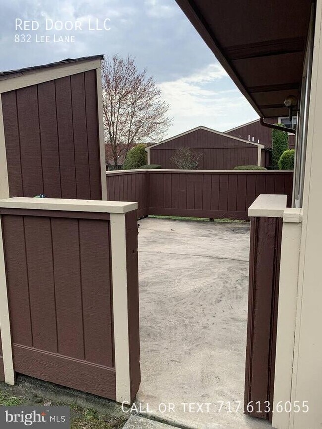 Building Photo - 832 Lee Ln