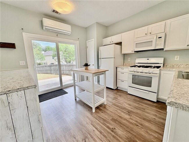 Building Photo - 1667 Woodsford Rd