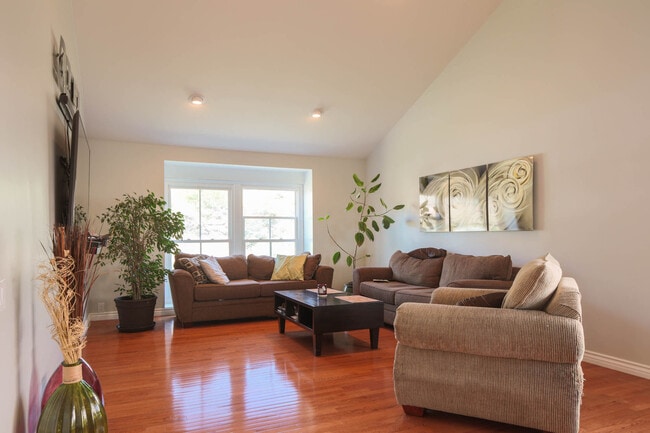 Building Photo - Rare newer one level view single family home