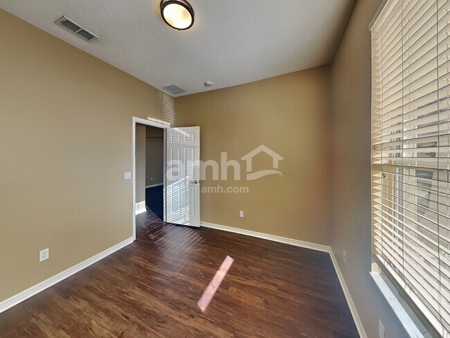 Building Photo - 5523 Remsen Cay Ln